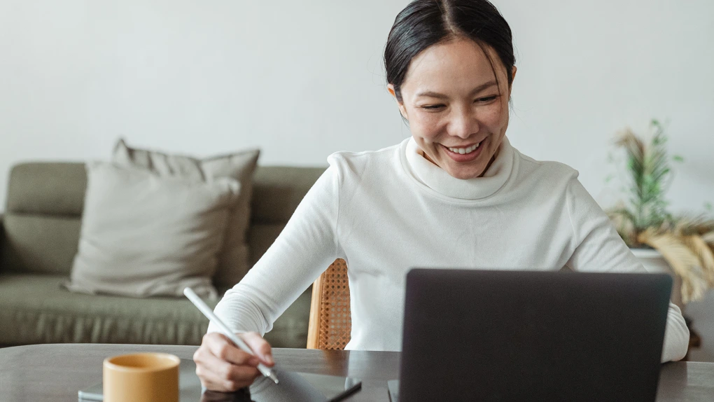 Comfortable and convenient online English learning for busy adults.