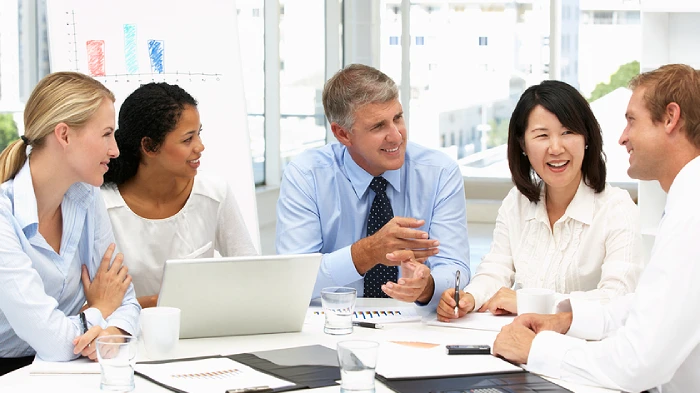Expert business English instructor leading an intensive communication training session.